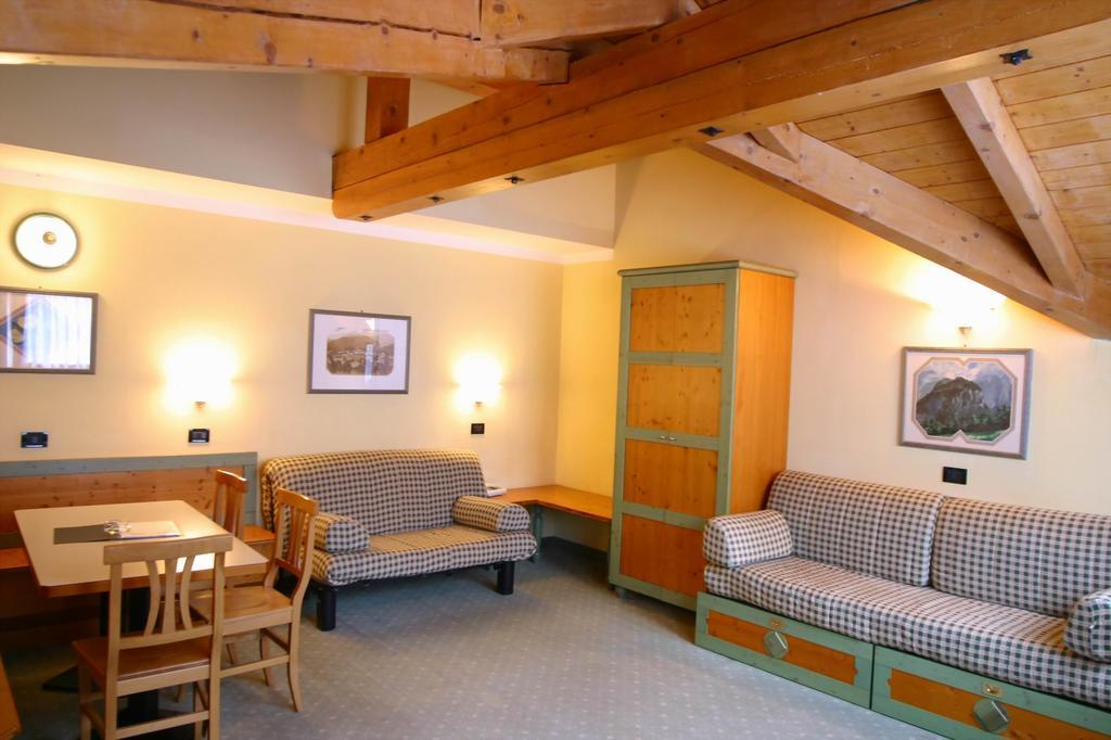 Nevesole Folgarida Resort Aparthotel מראה פנימי תמונה