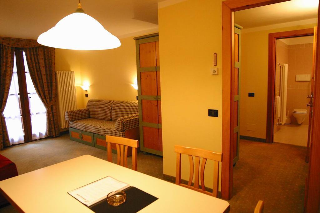 Nevesole Folgarida Resort Aparthotel חדר תמונה